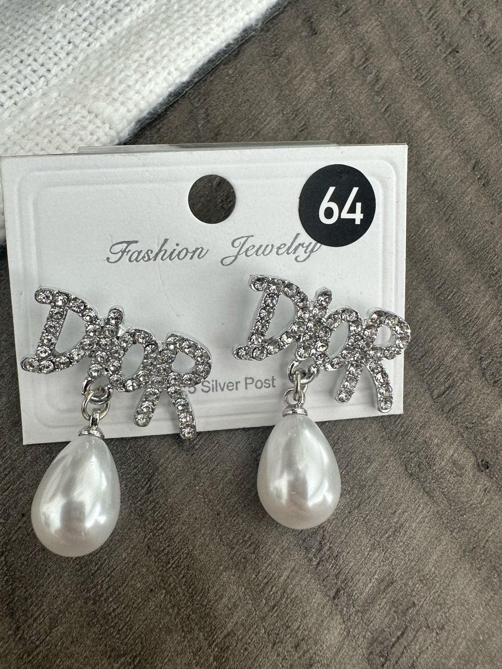 Pierced Rhinestone Pearl earrings!! NEW
